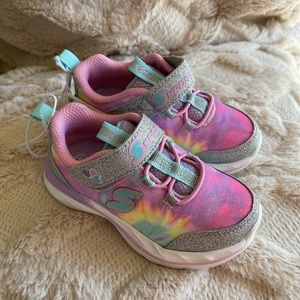 NWT Sketchers sneakers size 6 toddler